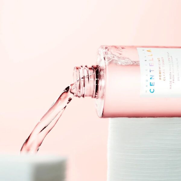 Tónico Seborregulador Poremizing Clear Centella Toner de SKIN1004 200ml