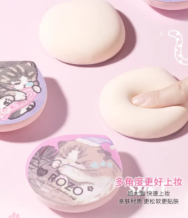 Esponja de maquillaje Sleepy Kitten Powder Puff con Case de ROZO - 1pieza