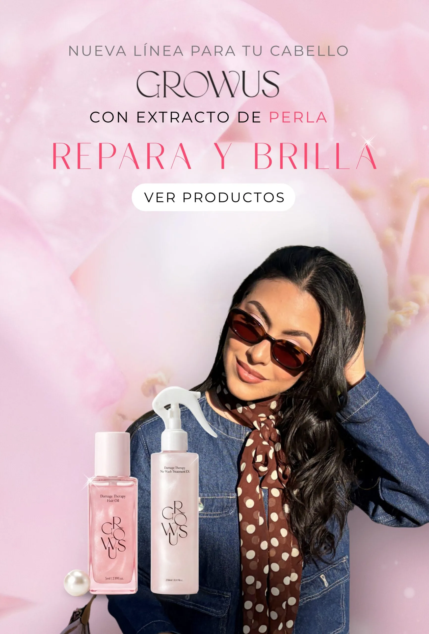 Una mujer sosteniendo un tarro de crema