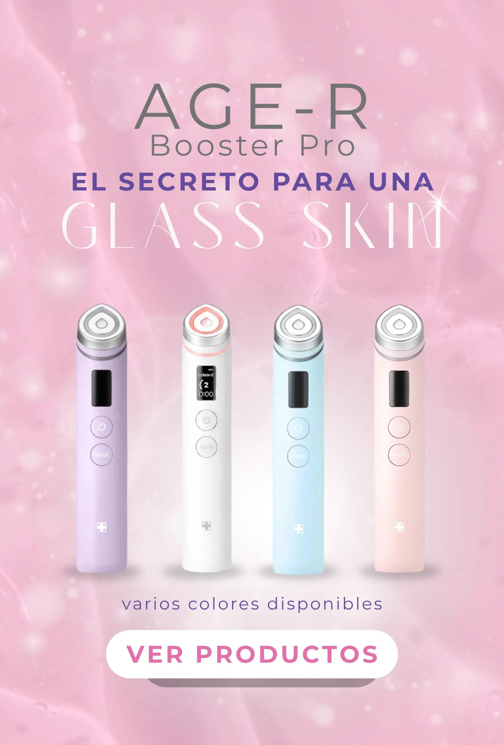 Una mujer sosteniendo un tarro de crema